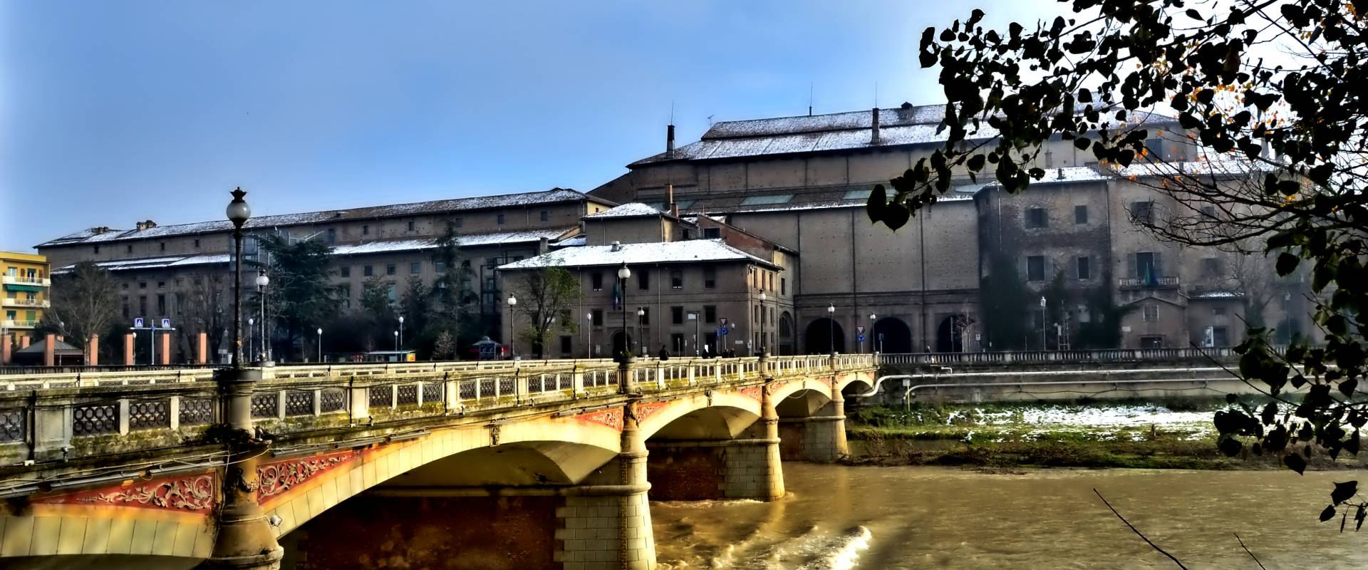 Il Palazzo della Pilotta visto dal ponte Verdi photo by Paperkat